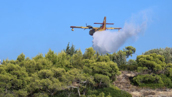 Φωτιά στο Λαύριο: Καλύτερη η εικόνα στο μέτωπο - Επιχειρούν ισχυρές πυροσβεστικές δυνάμεις (video)