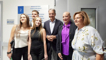 Ασθενής με λευχαιμία στα εγκαίνια του «Παπανικολάου»: Ευχαριστώ τον πρωθυπουργό που με άκουσε
