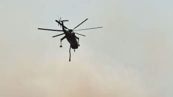 Συγκρούστηκαν δύο ελικόπτερα που επιχειρούσαν στη φωτιά της Ψάθας (video)