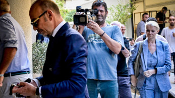Θάνατος Γ. Μαζωνάκη: δηλώνει αθώος και «δείχνει» τη σύζυγο